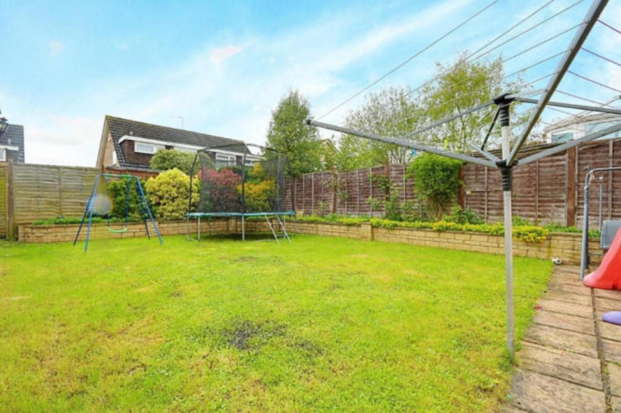 Готель Beautiful House In Ruislip Northwood  Екстер'єр фото