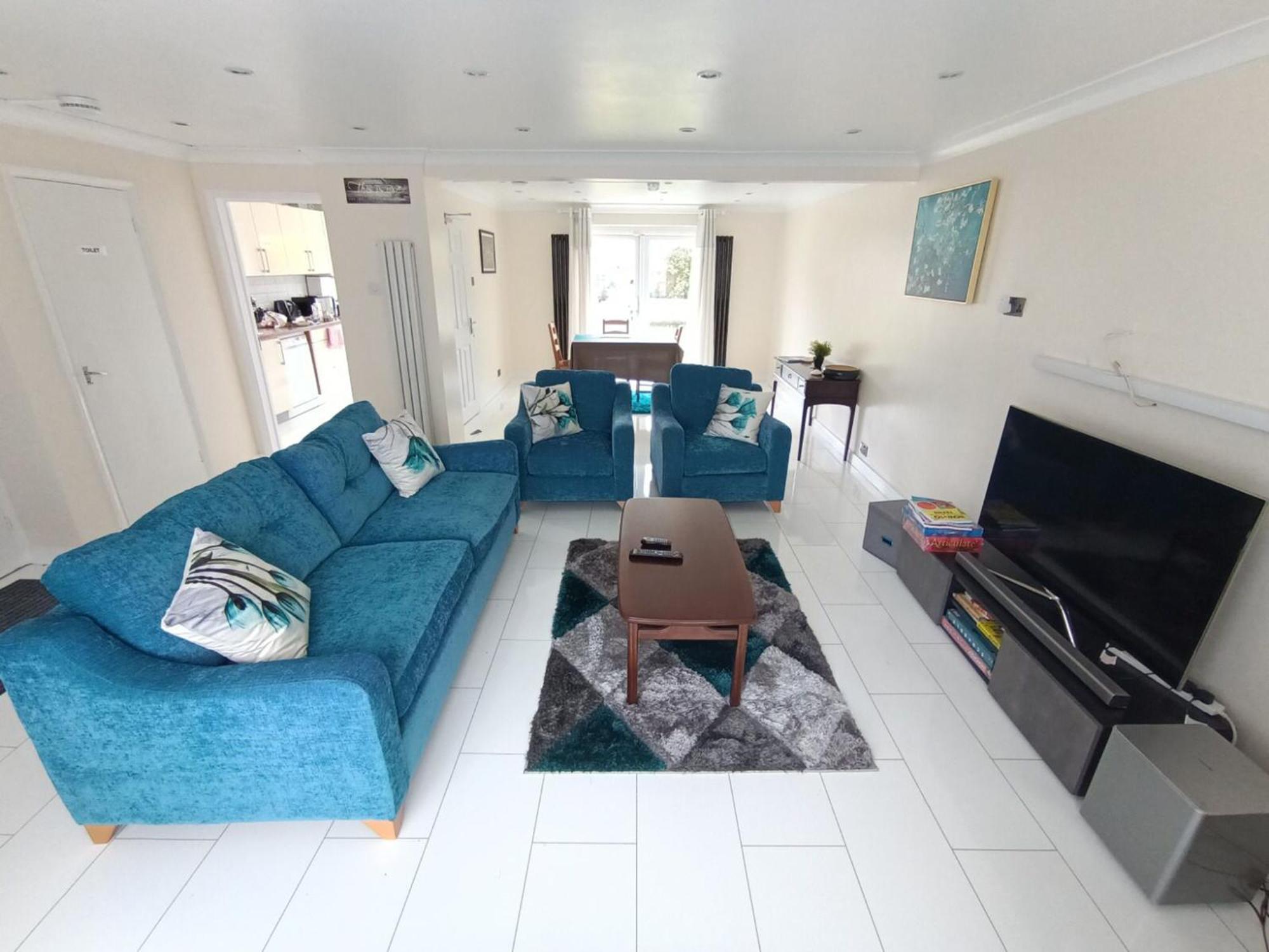 Готель Beautiful House In Ruislip Northwood  Екстер'єр фото